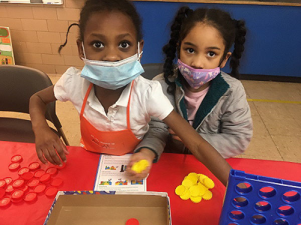 Niños jugando en el Boys and Girls Club de Meriden