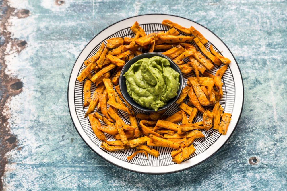 selbstgemachte Susskartoffelpommes mit Guacamole, Studio