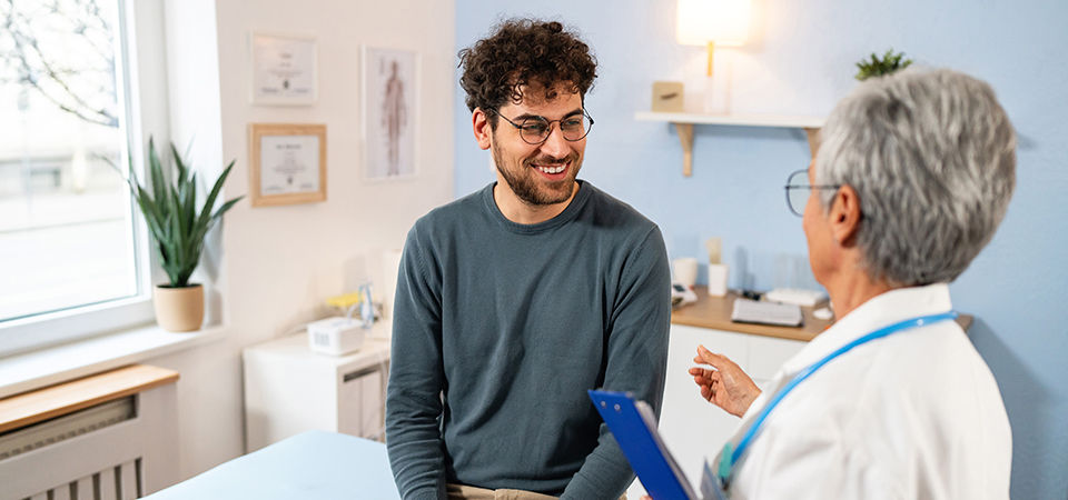  male patient having an annual medical check-up with an AdvantageCare Physicians primary care provider