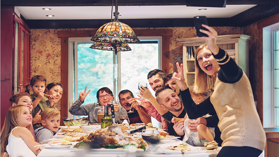 selfie de mesa familiar para las fiestas 