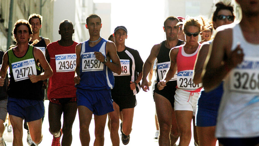 group of people running in NY marathon 