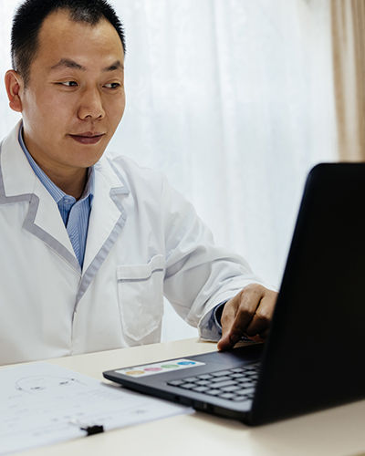 Doctor, Computer, Laptop, Adults Only,Chinese Ethnicity, Man,2017,